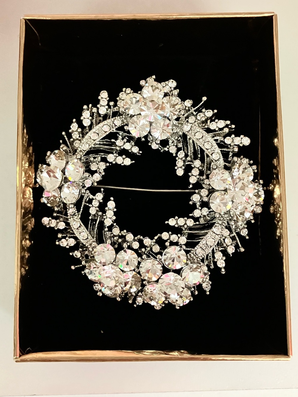 NWT Natures Jewelry Silverplated and Crystal Wreath PinPendant 24in